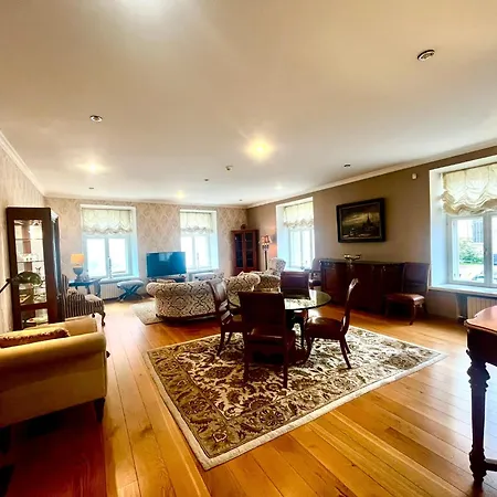 Apartment Old Town Spacious 112m2 And Quiet Luxury